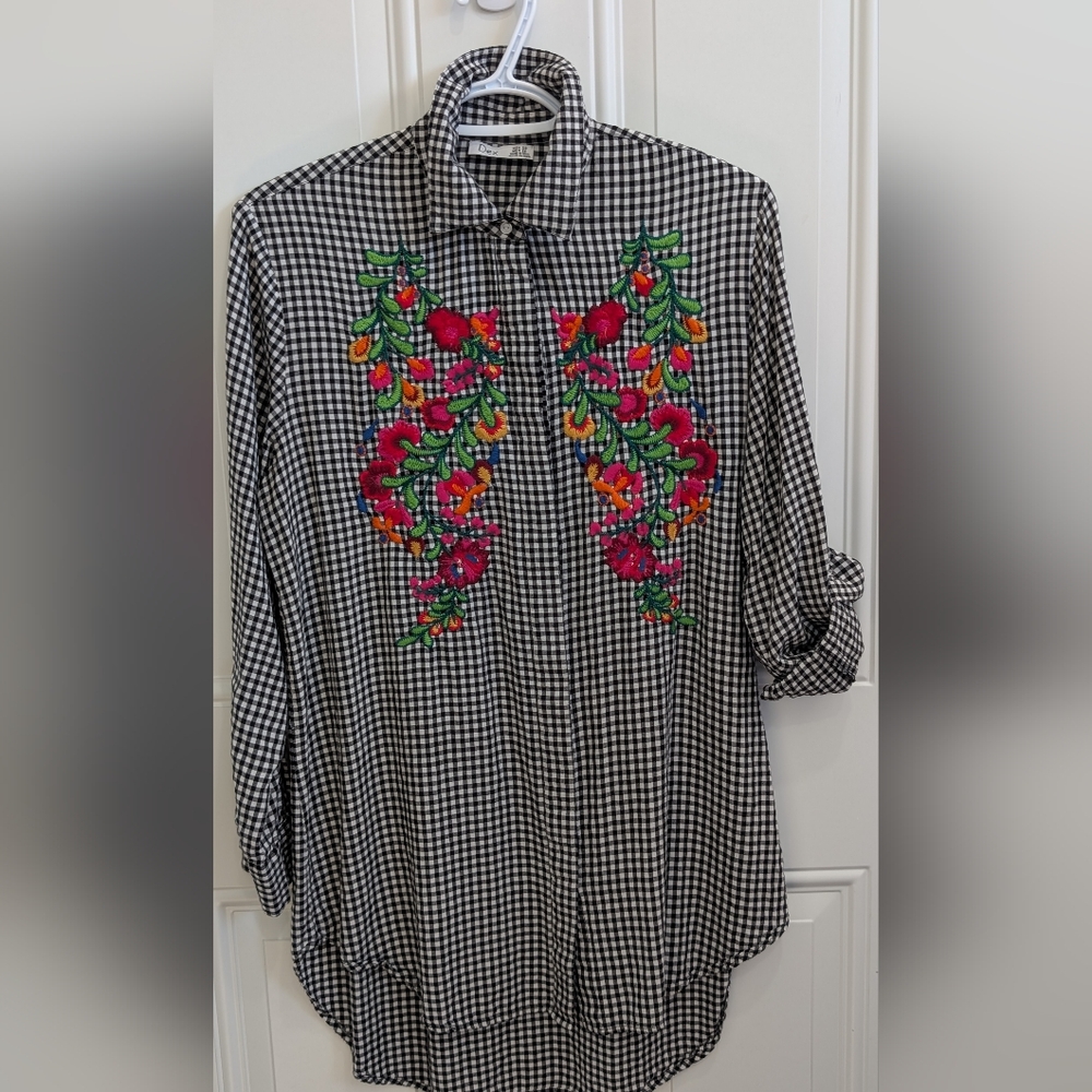 Dex Gingham Shirt with Vibrant Floral Embroidery